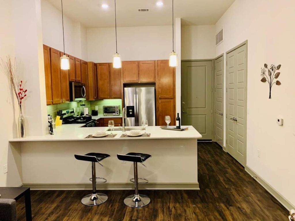 Downtown Apt Free Parking - Pool - Gym - Fully Kitchen Хюстън Екстериор снимка