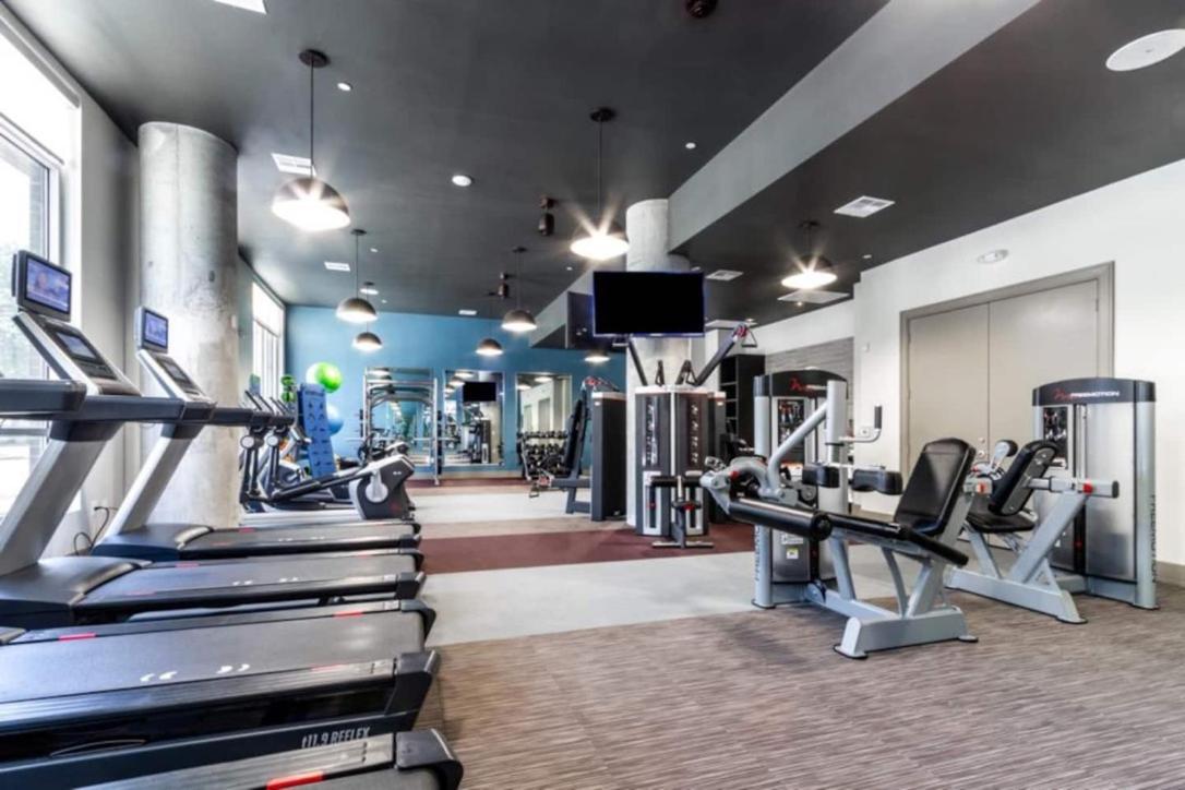Downtown Apt Free Parking - Pool - Gym - Fully Kitchen Хюстън Екстериор снимка