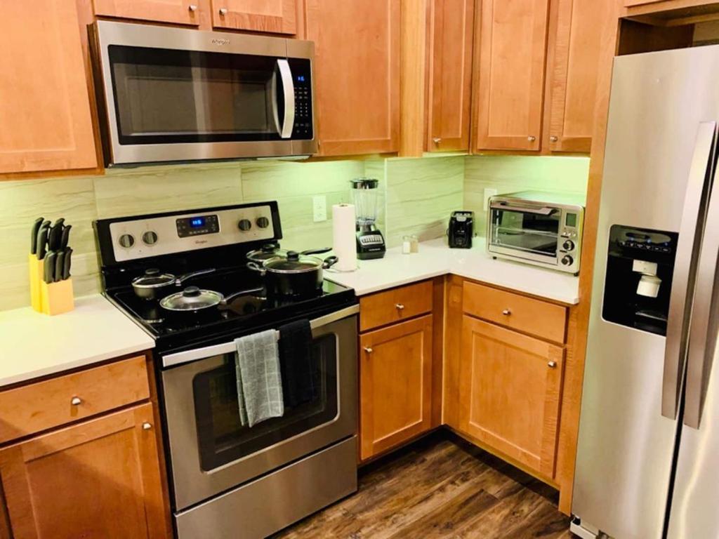 Downtown Apt Free Parking - Pool - Gym - Fully Kitchen Хюстън Екстериор снимка
