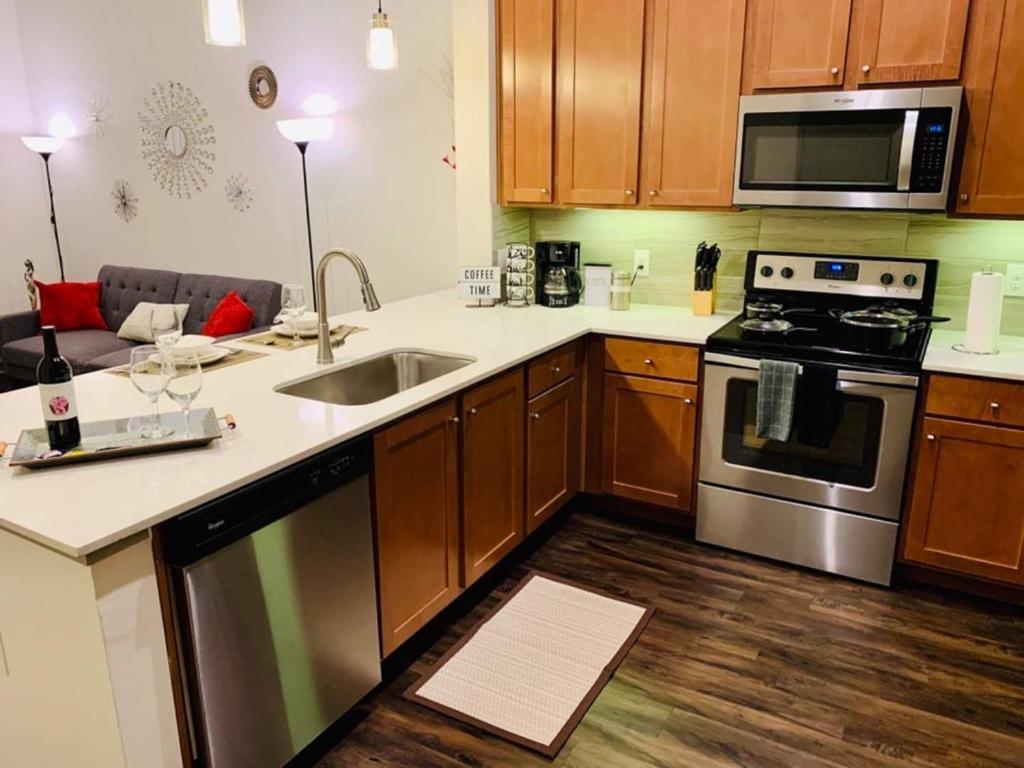 Downtown Apt Free Parking - Pool - Gym - Fully Kitchen Хюстън Екстериор снимка