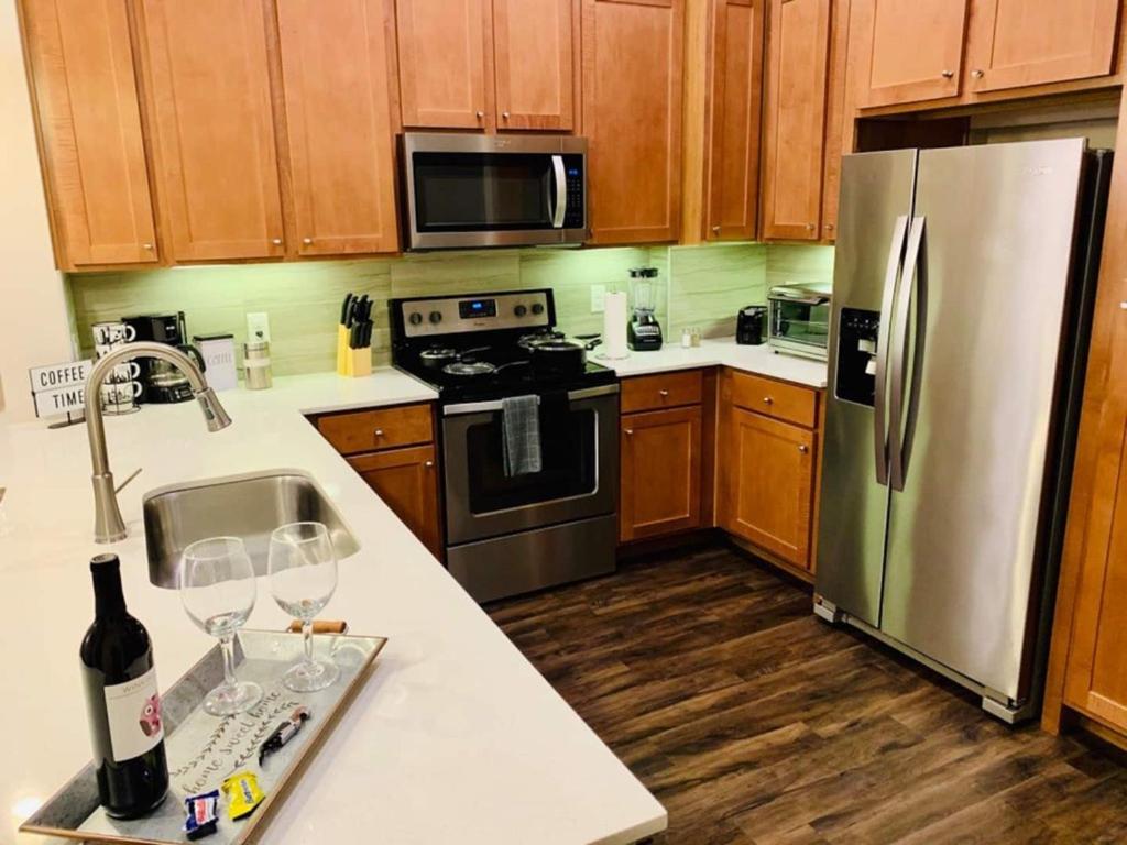 Downtown Apt Free Parking - Pool - Gym - Fully Kitchen Хюстън Екстериор снимка